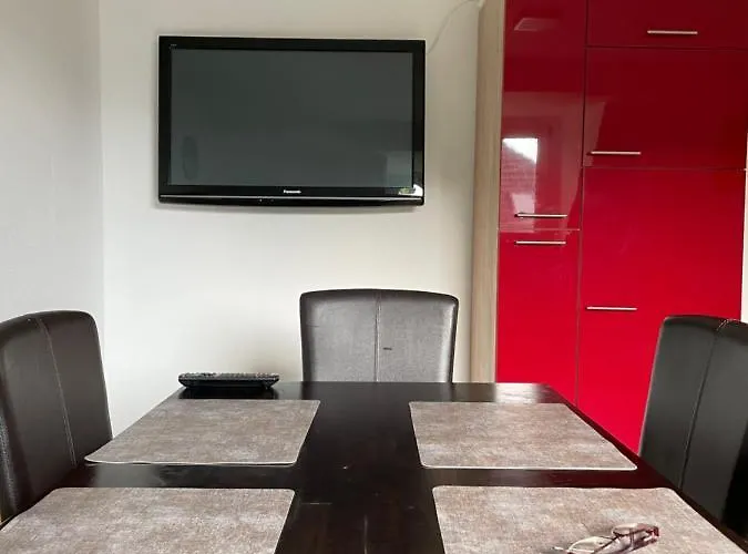 Monteur With Six Beds And Six Guests Appartement